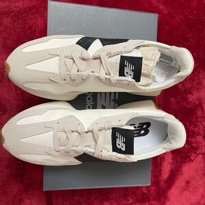 BRAND NEW- New Balance Beige & Black Athletic Sneakers Women size 10. Men 8 1/2